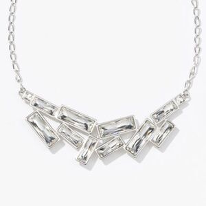 Chic Silver Necklace with Rectangular Accents
